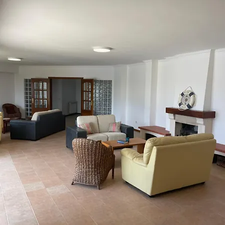 Luxury 6 Bedroom Oceanfront - Sleeps 20 Guests *