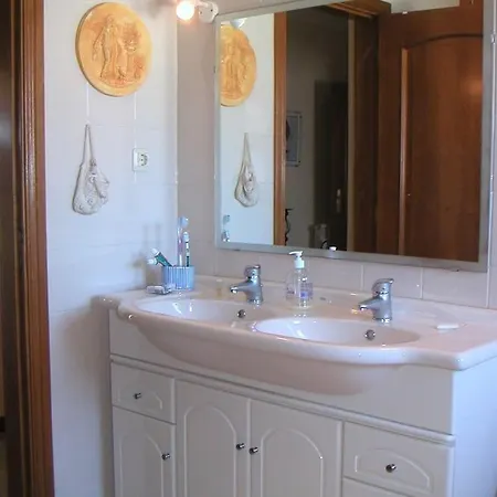Villa Luxury 6 Bedroom Oceanfront - Sleeps 20 Guests *