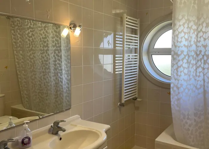 Luxury 6 Bedroom Oceanfront - Sleeps 22 Guests Villa *