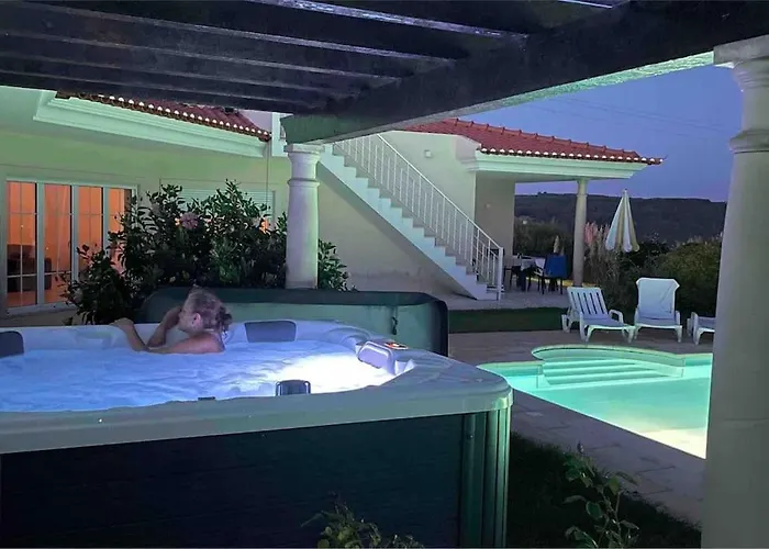 Villa Luxury 6 Bedroom Oceanfront - Sleeps 22 Guests *